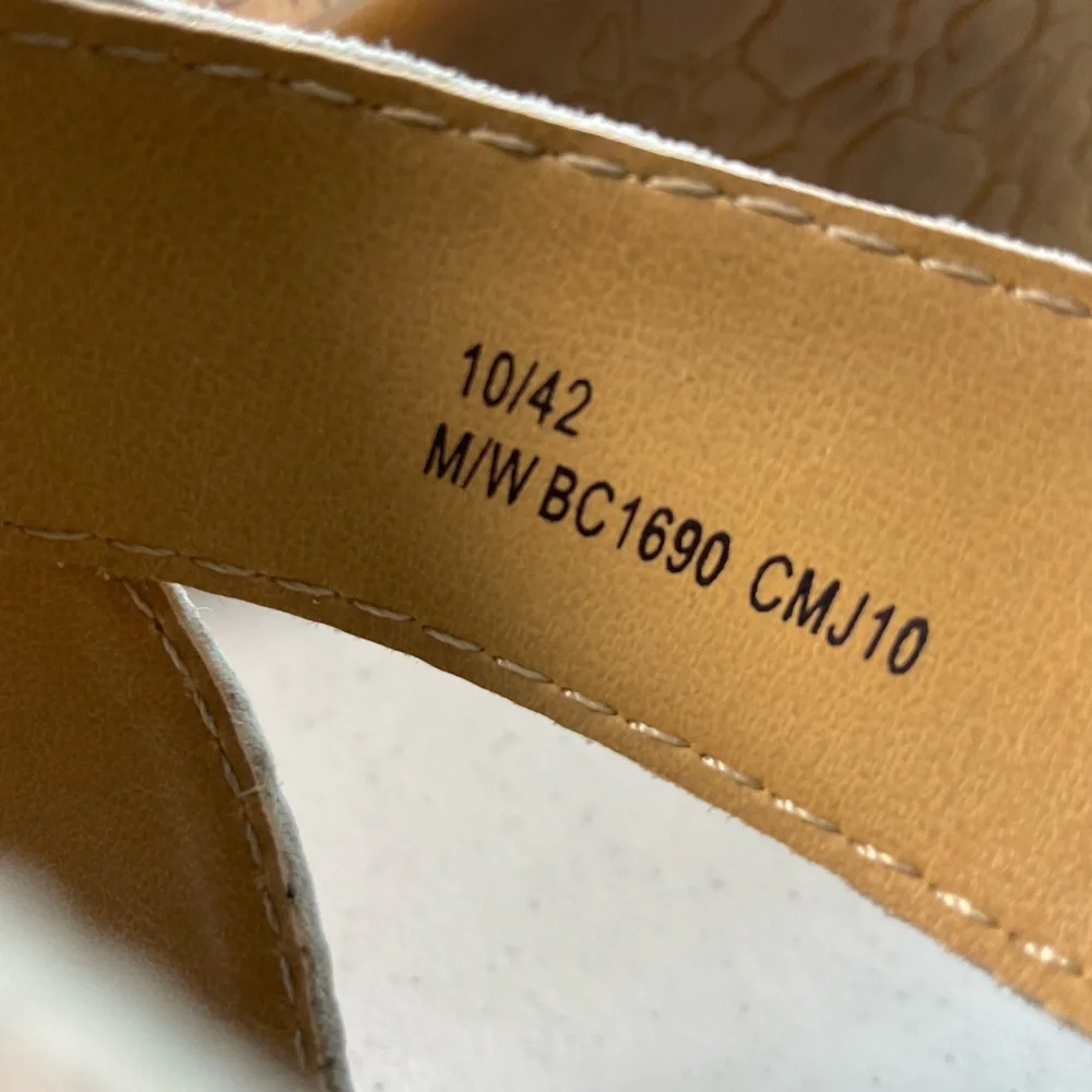 b.o.c. Cream Wedge Sandals with Crisscross Straps size 10 skin tone beige